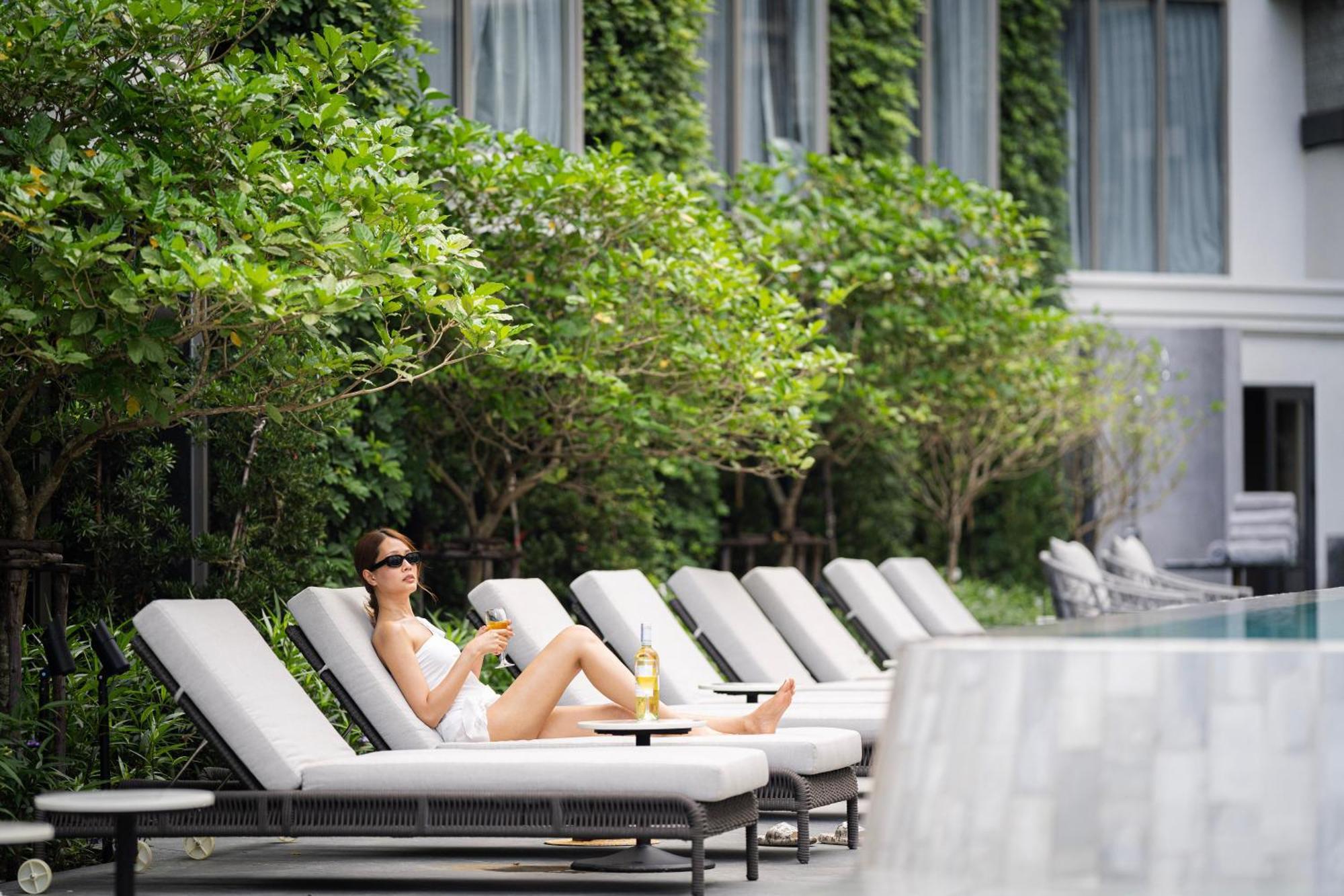 The Salil Hotel Riverside Bangkok Eksteriør bilde The Pool at The Hari