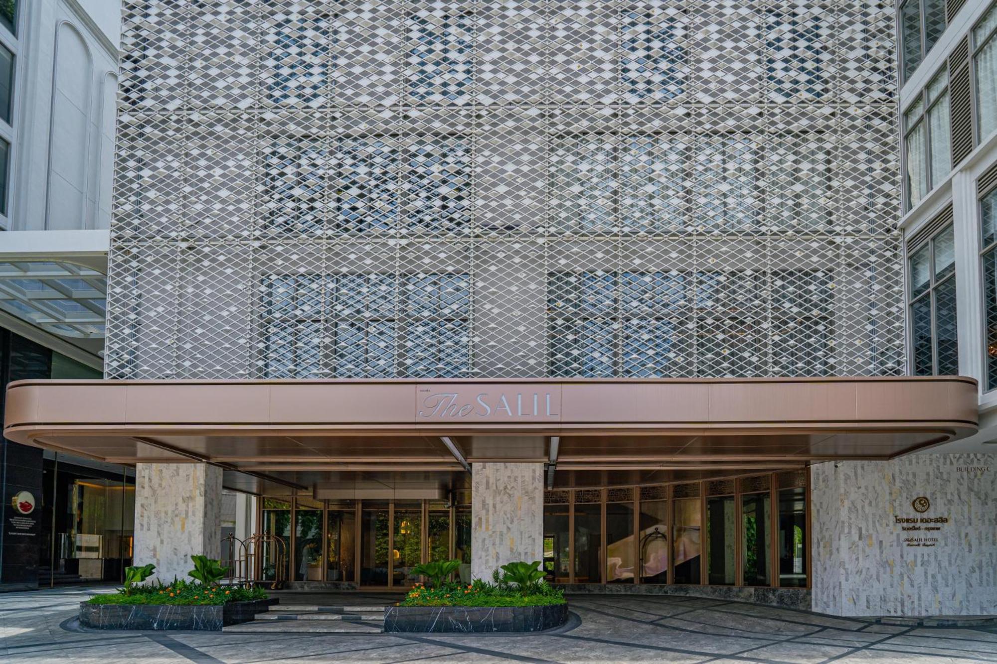 The Salil Hotel Riverside Bangkok Eksteriør bilde Entrance of the hotel
