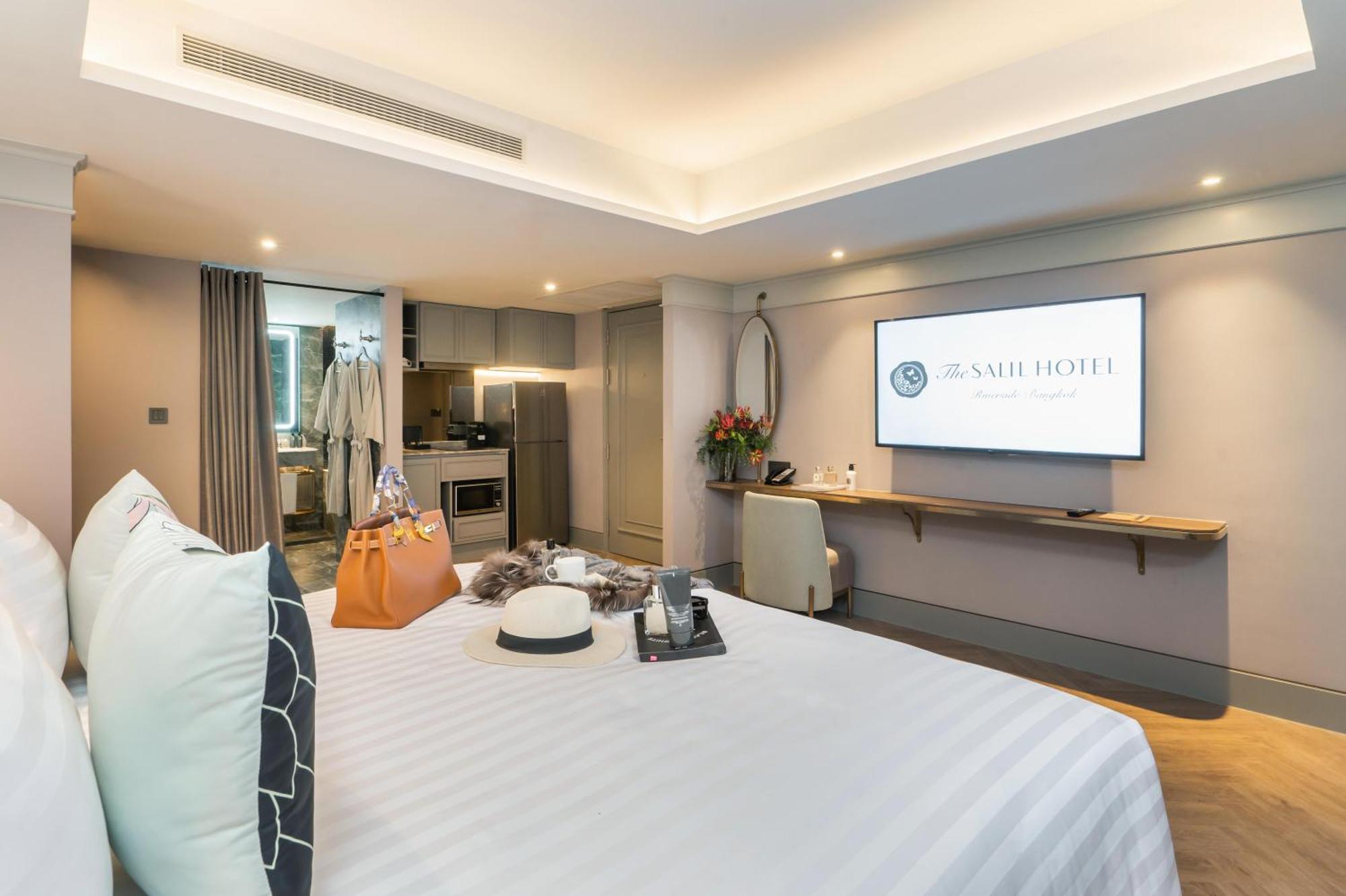 The Salil Hotel Riverside Bangkok Eksteriør bilde Deluxe Suite