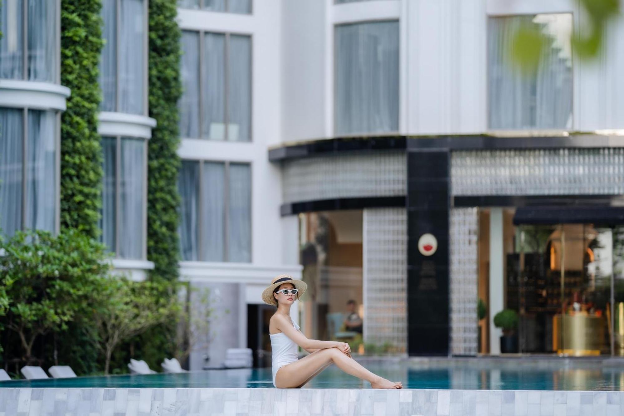 The Salil Hotel Riverside Bangkok Eksteriør bilde The hotel's pool