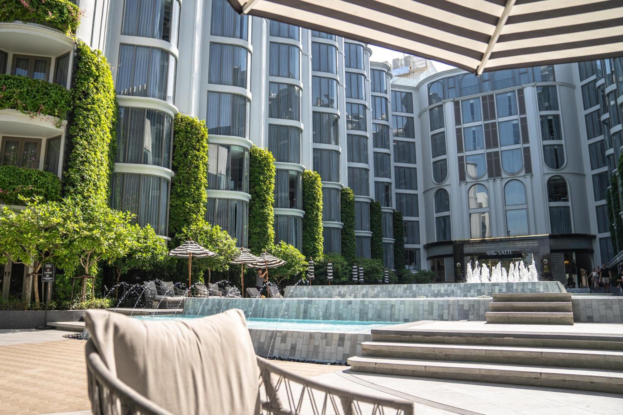 The Salil Hotel Riverside Bangkok Eksteriør bilde The hotel's pool