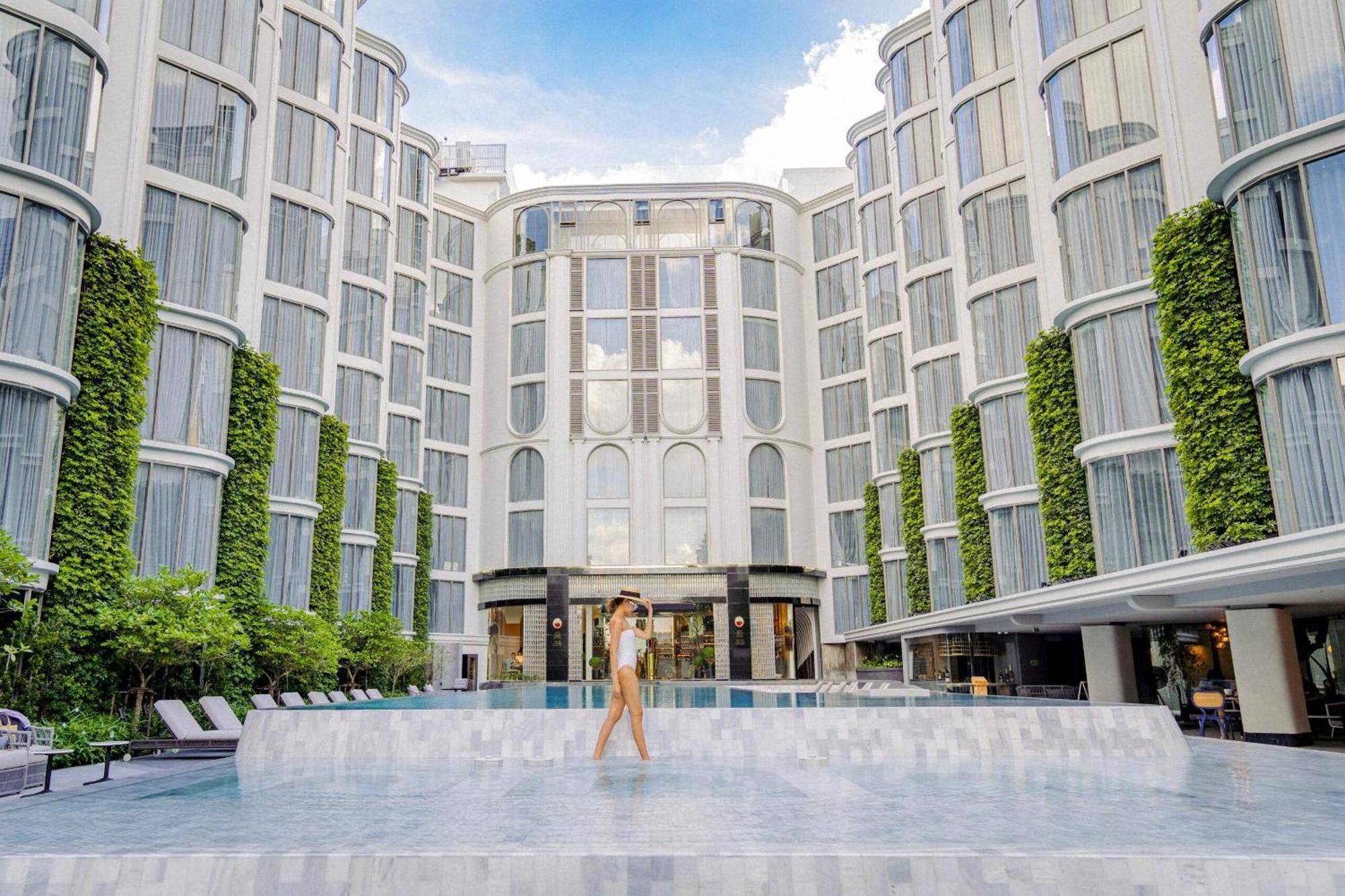 The Salil Hotel Riverside Bangkok Eksteriør bilde The hotel's courtyard